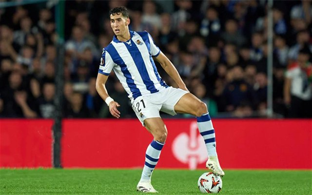 Crown Sports-刚刚！上海海港冲刺阶段完成体检塞维利亚再遭质疑，赛前皇家社会止住颓势 